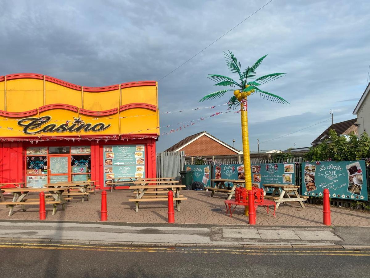 Palm Grove 181- Golden Palm - Pet Friendly, Wifi, Central Heating, Bed Linen - Meadow Lakes Caravan & Lodge Hire Chapel Saint Leonards Exterior photo
