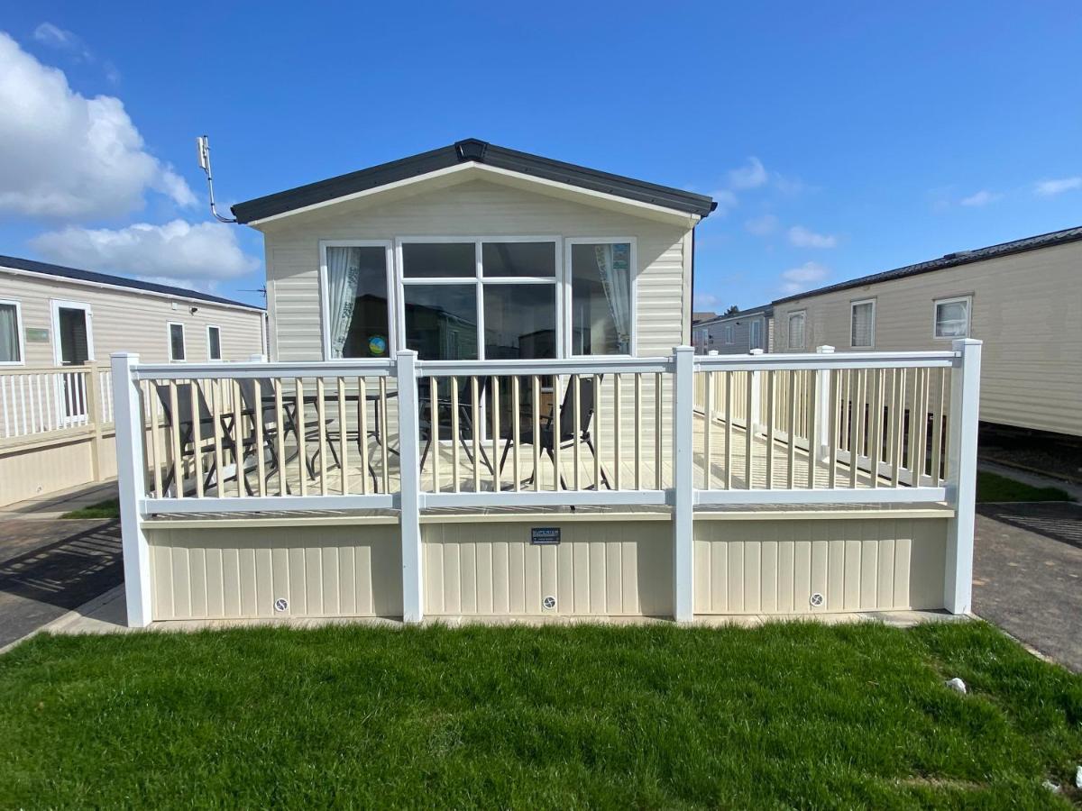 Palm Grove 181- Golden Palm - Pet Friendly, Wifi, Central Heating, Bed Linen - Meadow Lakes Caravan & Lodge Hire Chapel Saint Leonards Exterior photo